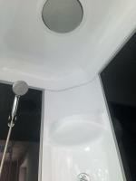 С гидромассажем  Royal Bath RB 90HP7-BT-CH (черное/прозрачное)